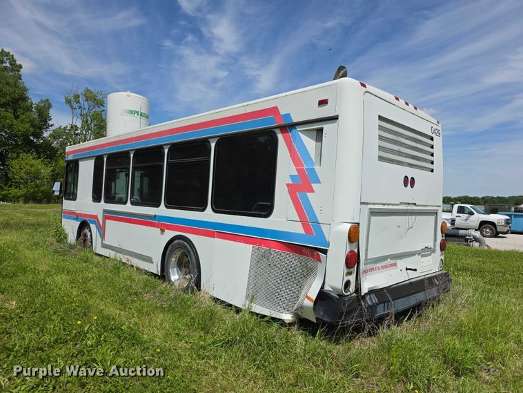 image for item FH6037 2004 Gillig G29E192R2 shuttle bus