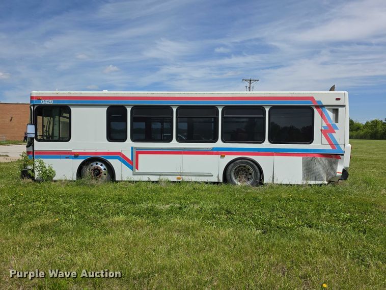 image for item FH6037 2004 Gillig G29E192R2 shuttle bus
