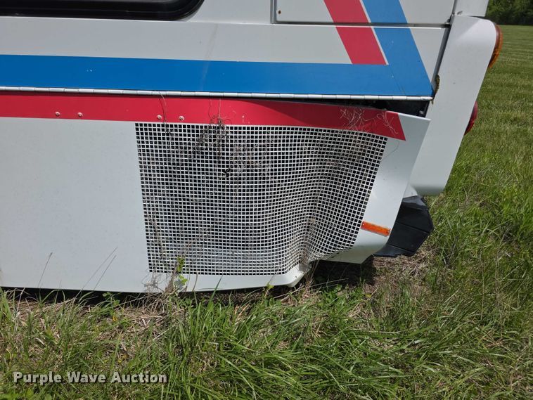 image for item FH6037 2004 Gillig G29E192R2 shuttle bus