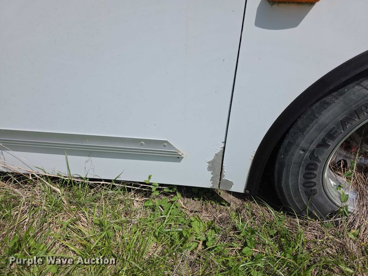 image for item FH6037 2004 Gillig G29E192R2 shuttle bus