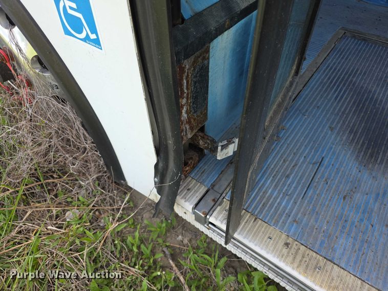 image for item FH6037 2004 Gillig G29E192R2 shuttle bus