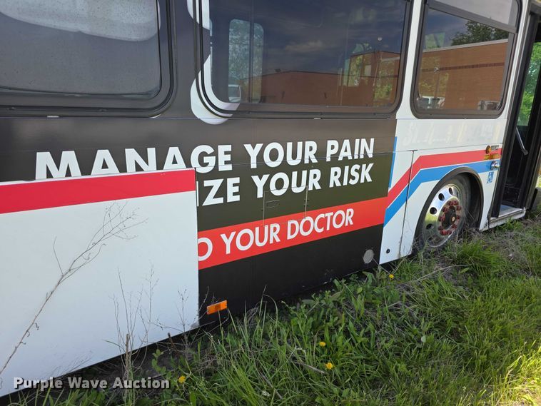 image for item FH6037 2004 Gillig G29E192R2 shuttle bus