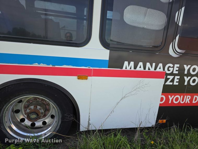 image for item FH6037 2004 Gillig G29E192R2 shuttle bus