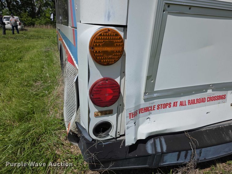 image for item FH6037 2004 Gillig G29E192R2 shuttle bus
