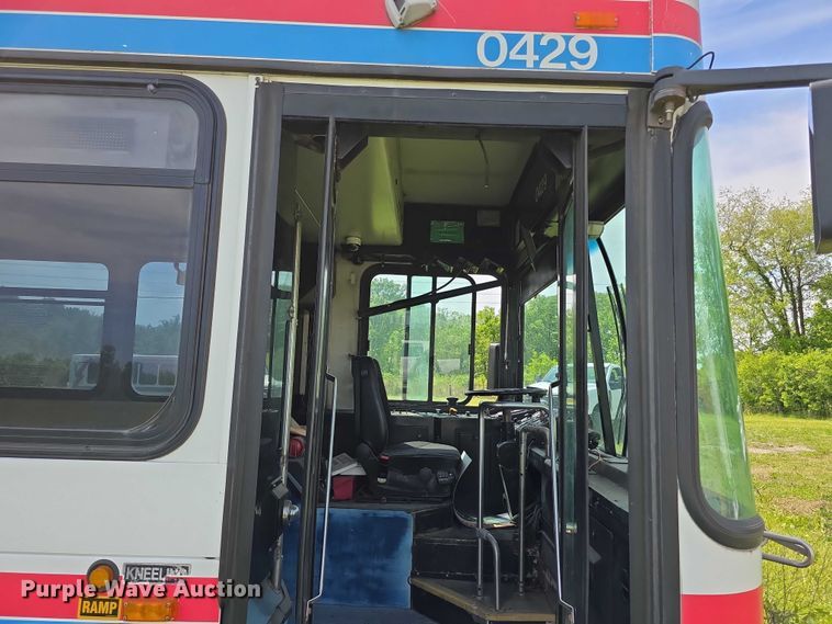 image for item FH6037 2004 Gillig G29E192R2 shuttle bus