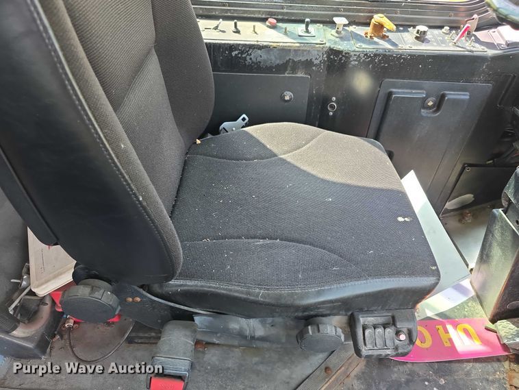 image for item FH6037 2004 Gillig G29E192R2 shuttle bus