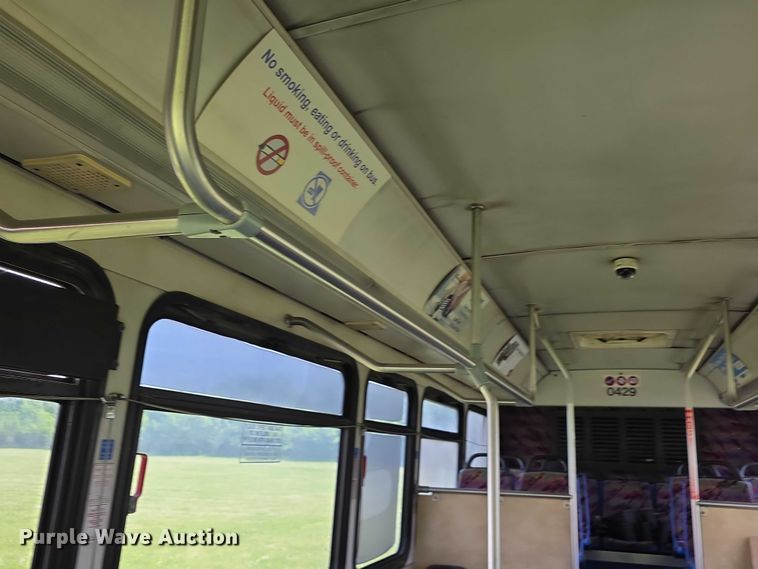 image for item FH6037 2004 Gillig G29E192R2 shuttle bus