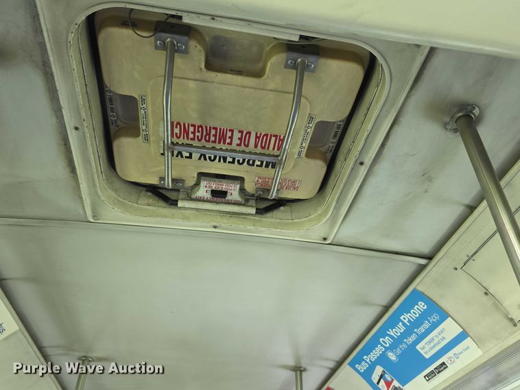image for item FH6037 2004 Gillig G29E192R2 shuttle bus