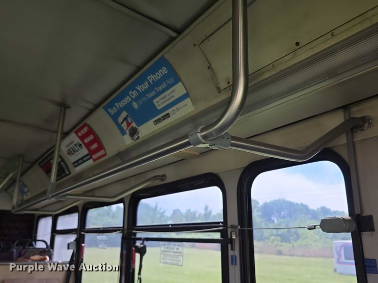 image for item FH6037 2004 Gillig G29E192R2 shuttle bus