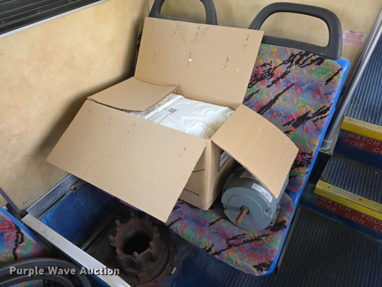 image for item FH6037 2004 Gillig G29E192R2 shuttle bus
