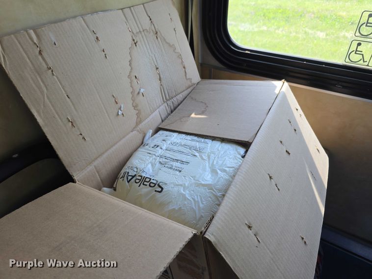 image for item FH6037 2004 Gillig G29E192R2 shuttle bus