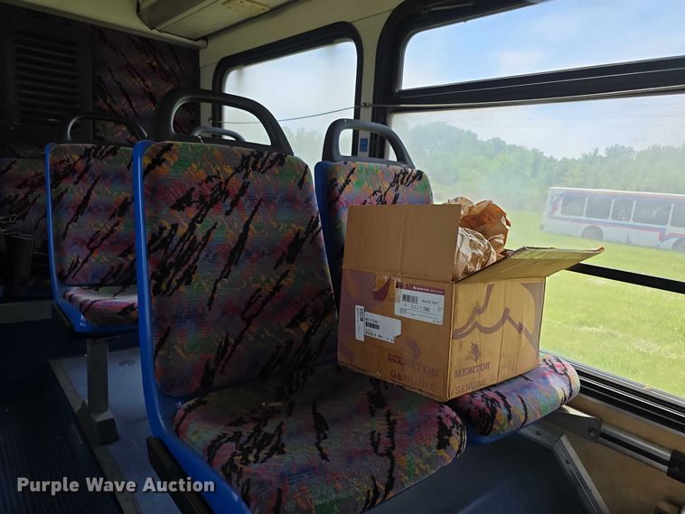 image for item FH6037 2004 Gillig G29E192R2 shuttle bus