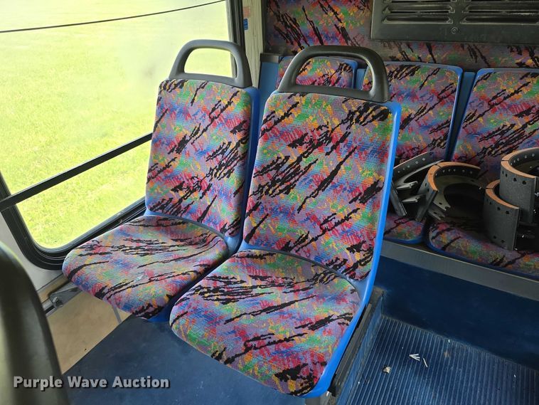 image for item FH6037 2004 Gillig G29E192R2 shuttle bus