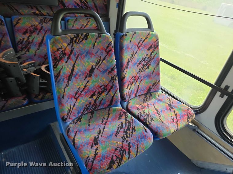image for item FH6037 2004 Gillig G29E192R2 shuttle bus