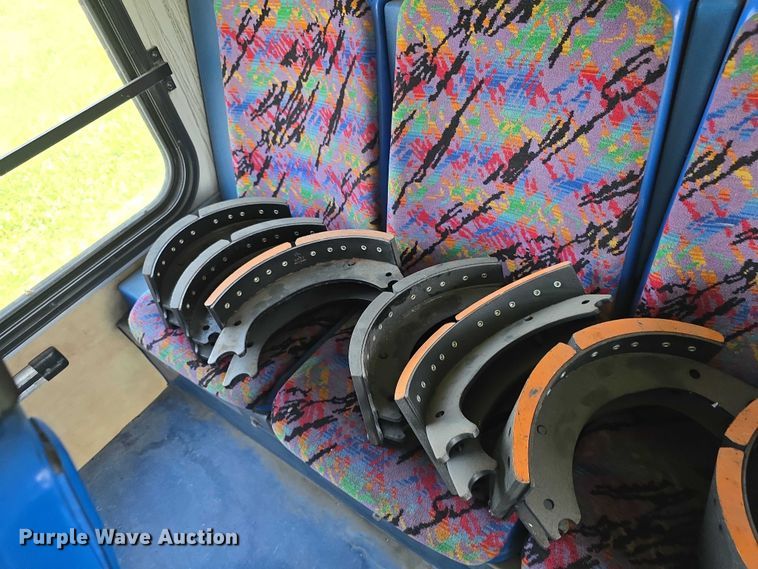 image for item FH6037 2004 Gillig G29E192R2 shuttle bus