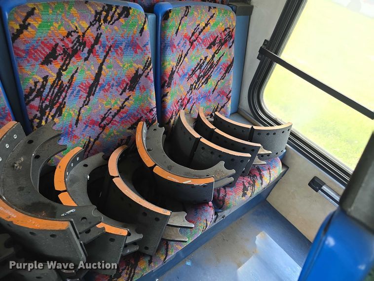 image for item FH6037 2004 Gillig G29E192R2 shuttle bus