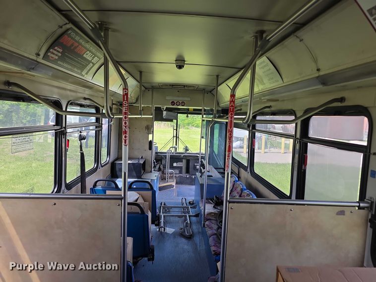 image for item FH6037 2004 Gillig G29E192R2 shuttle bus