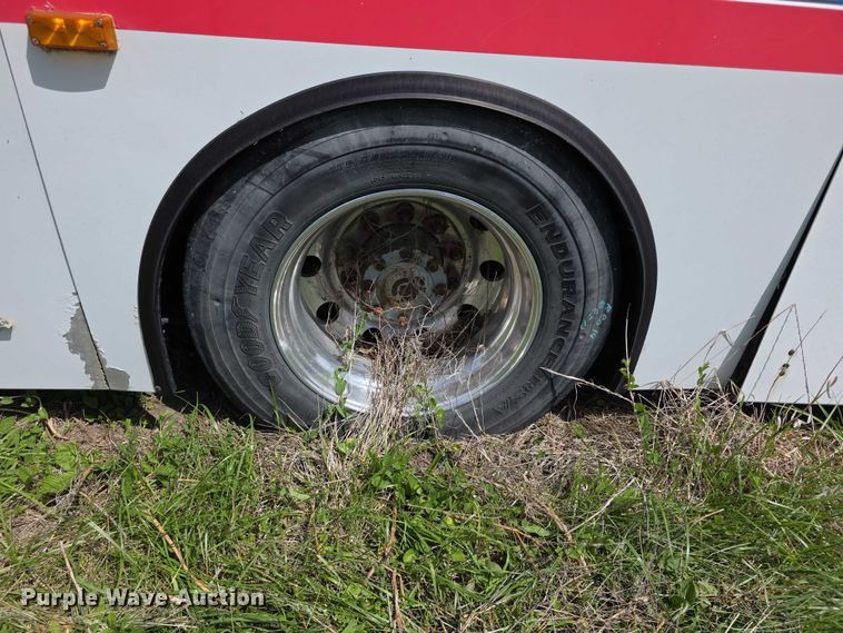 image for item FH6037 2004 Gillig G29E192R2 shuttle bus