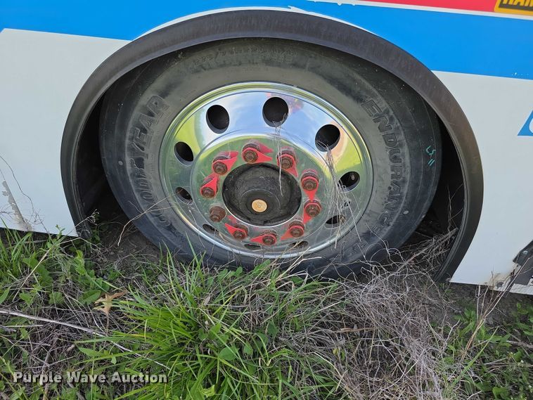 image for item FH6037 2004 Gillig G29E192R2 shuttle bus