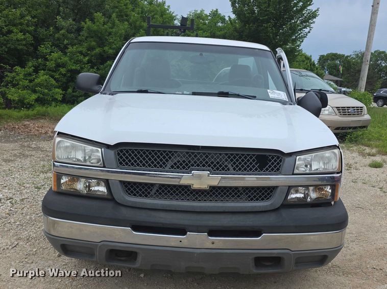 image for item FH6038 2003 Chevrolet Silverado 1500 pickup truck