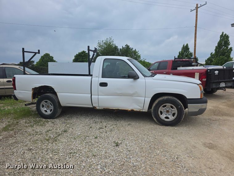 image for item FH6038 2003 Chevrolet Silverado 1500 pickup truck