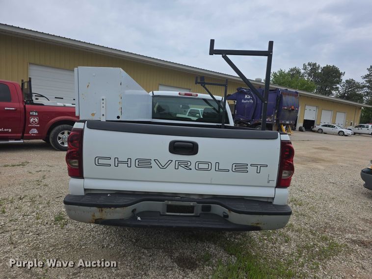 image for item FH6038 2003 Chevrolet Silverado 1500 pickup truck