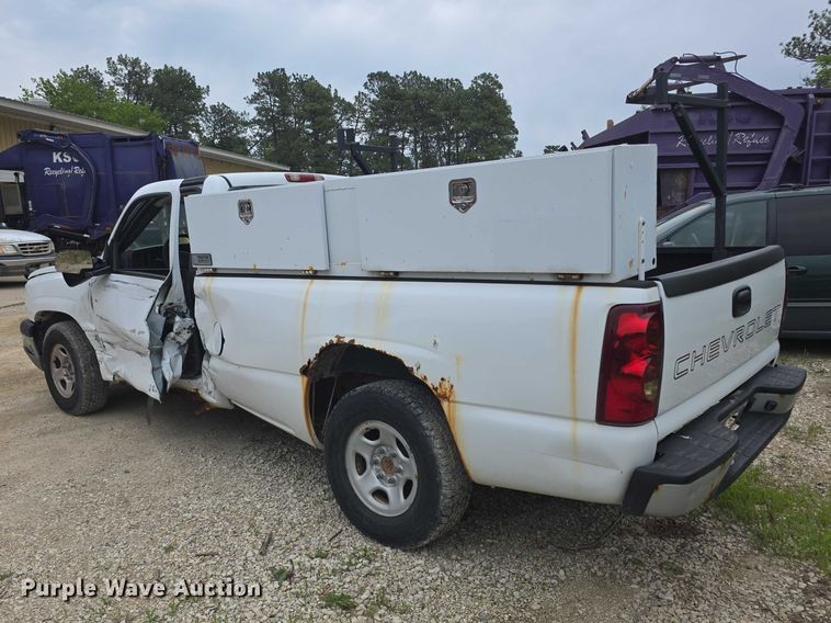 image for item FH6038 2003 Chevrolet Silverado 1500 pickup truck