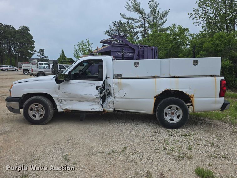 image for item FH6038 2003 Chevrolet Silverado 1500 pickup truck