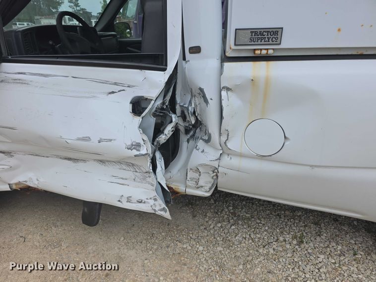 image for item FH6038 2003 Chevrolet Silverado 1500 pickup truck
