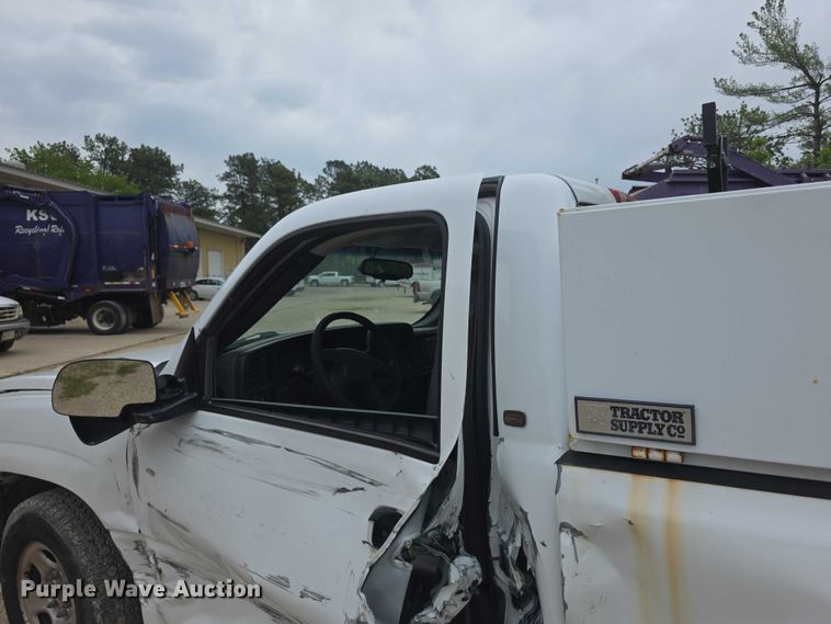 image for item FH6038 2003 Chevrolet Silverado 1500 pickup truck