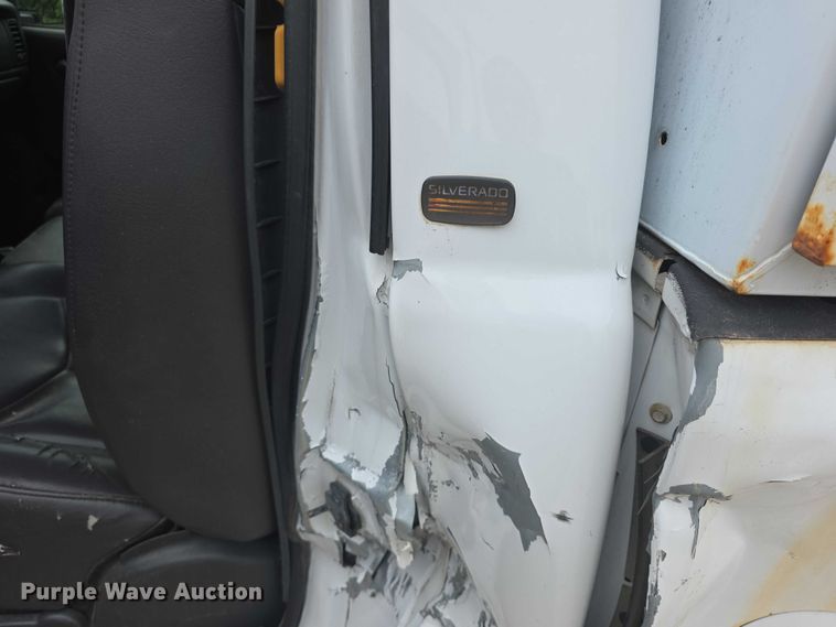 image for item FH6038 2003 Chevrolet Silverado 1500 pickup truck