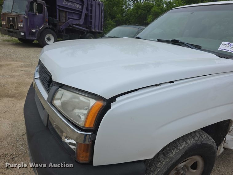 image for item FH6038 2003 Chevrolet Silverado 1500 pickup truck