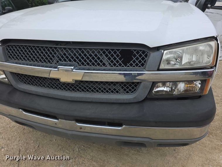 image for item FH6038 2003 Chevrolet Silverado 1500 pickup truck
