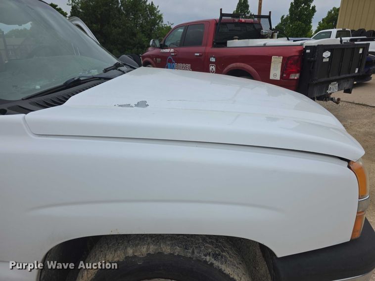 image for item FH6038 2003 Chevrolet Silverado 1500 pickup truck