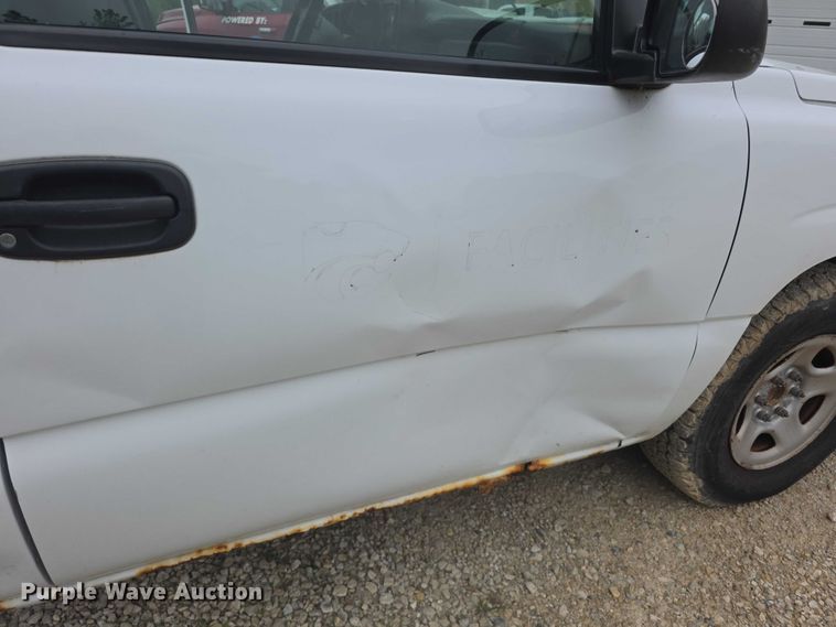 image for item FH6038 2003 Chevrolet Silverado 1500 pickup truck