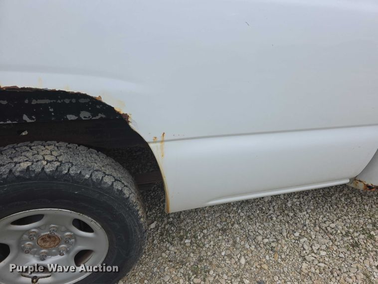image for item FH6038 2003 Chevrolet Silverado 1500 pickup truck