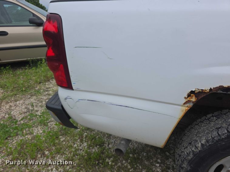 image for item FH6038 2003 Chevrolet Silverado 1500 pickup truck