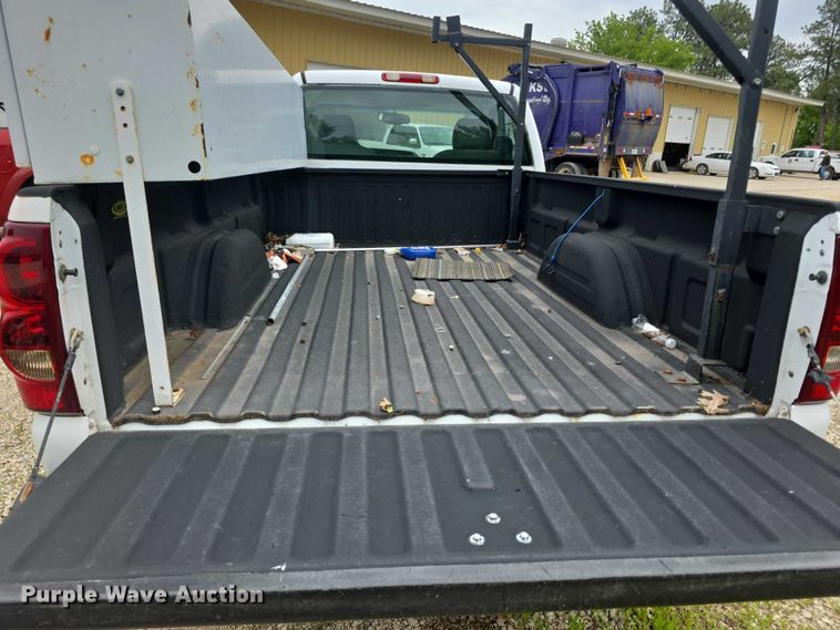image for item FH6038 2003 Chevrolet Silverado 1500 pickup truck
