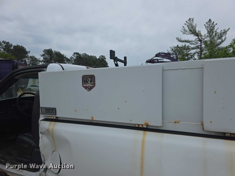image for item FH6038 2003 Chevrolet Silverado 1500 pickup truck