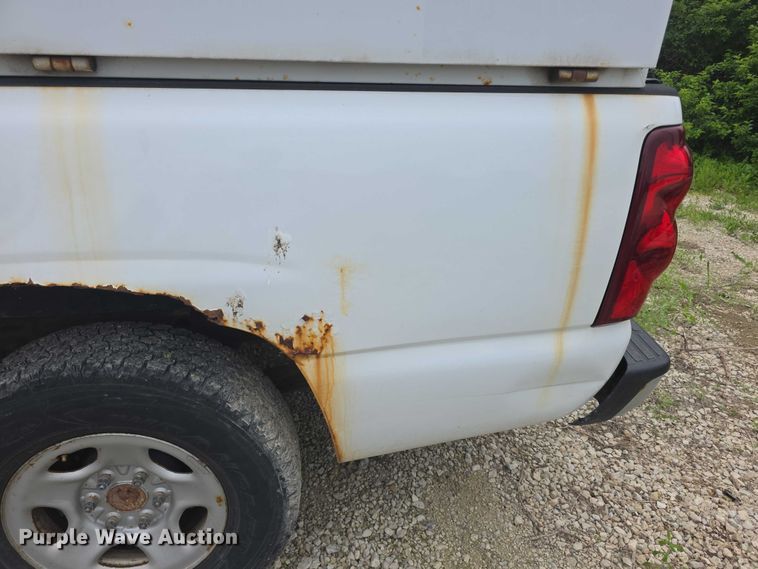 image for item FH6038 2003 Chevrolet Silverado 1500 pickup truck