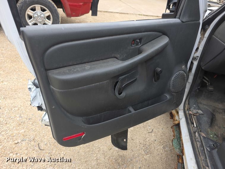 image for item FH6038 2003 Chevrolet Silverado 1500 pickup truck