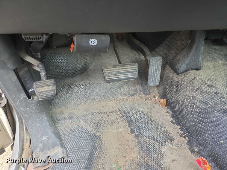 image for item FH6038 2003 Chevrolet Silverado 1500 pickup truck