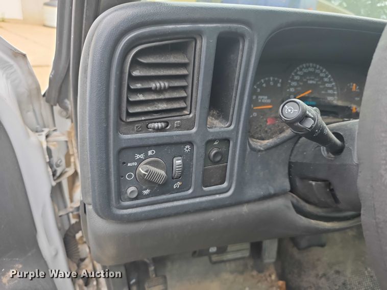image for item FH6038 2003 Chevrolet Silverado 1500 pickup truck