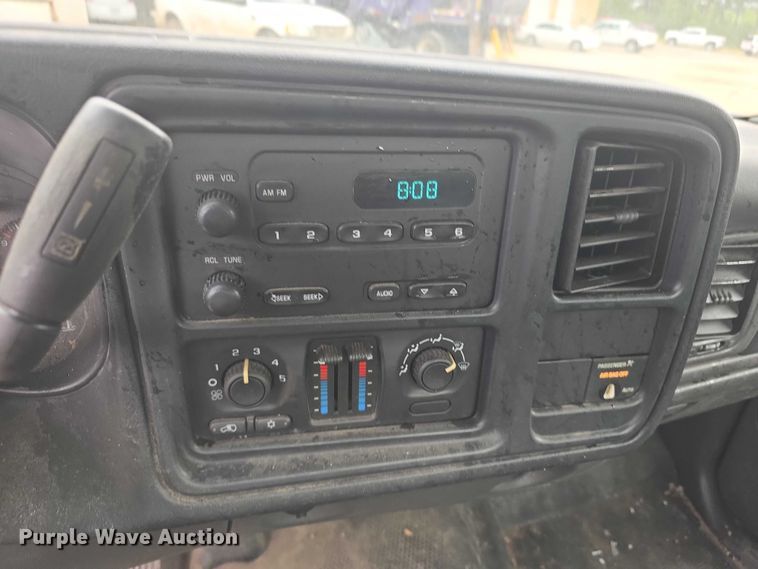 image for item FH6038 2003 Chevrolet Silverado 1500 pickup truck