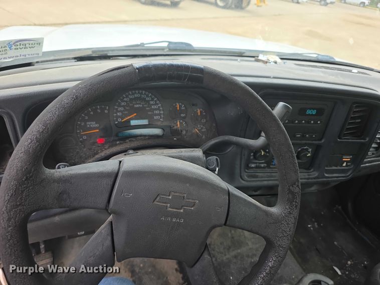 image for item FH6038 2003 Chevrolet Silverado 1500 pickup truck