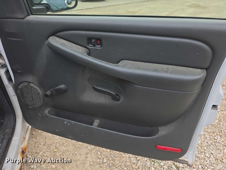 image for item FH6038 2003 Chevrolet Silverado 1500 pickup truck