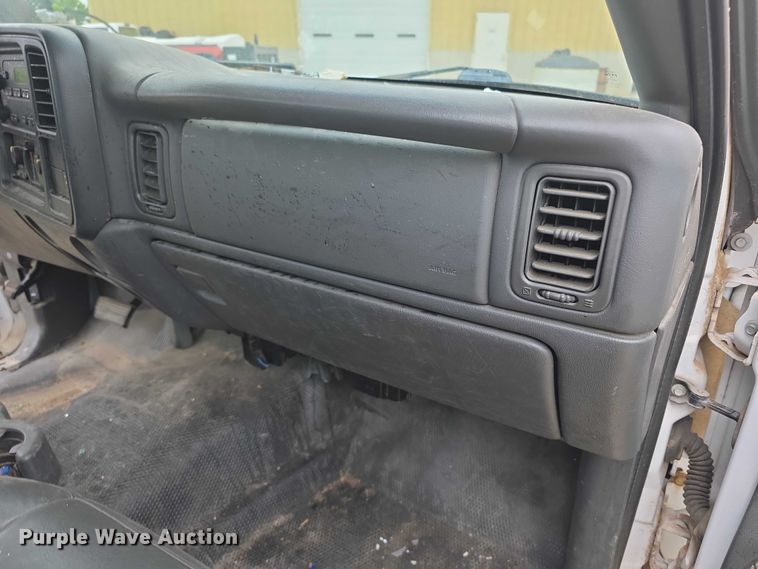 image for item FH6038 2003 Chevrolet Silverado 1500 pickup truck