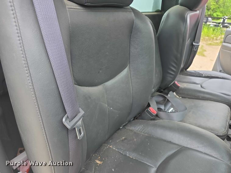 image for item FH6038 2003 Chevrolet Silverado 1500 pickup truck