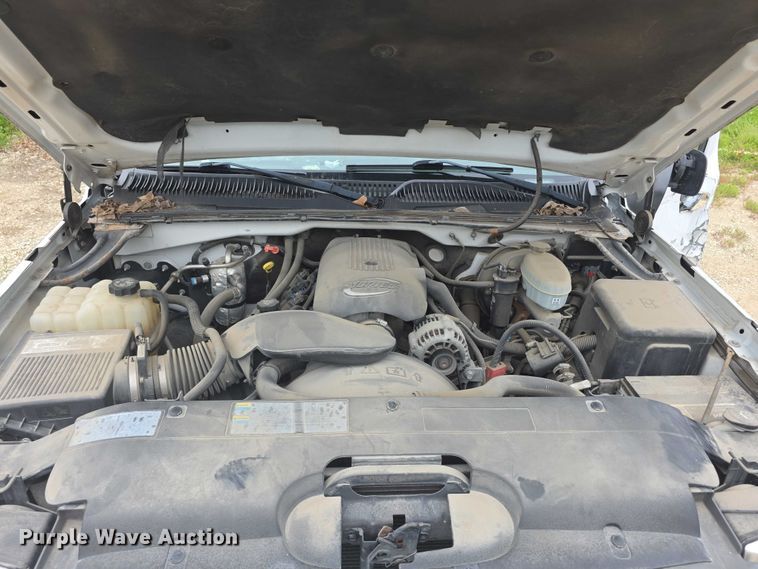 image for item FH6038 2003 Chevrolet Silverado 1500 pickup truck