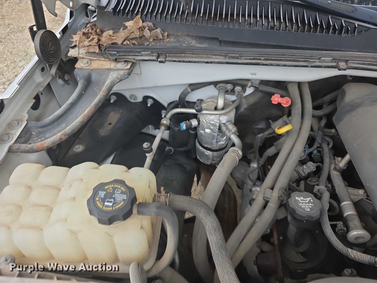 image for item FH6038 2003 Chevrolet Silverado 1500 pickup truck
